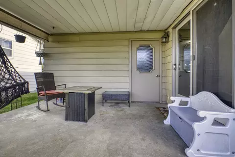Exterior - 919 3rd Ave, Fulton, IL 61252 photo 4 of 6