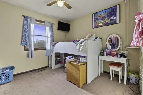Bedroom - 919 3rd Ave, Fulton, IL 61252 photo 2 of 5
