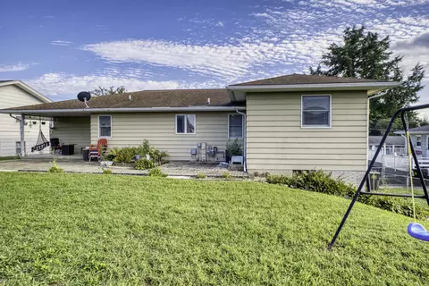 Exterior - 919 3rd Ave, Fulton, IL 61252 photo 5 of 6