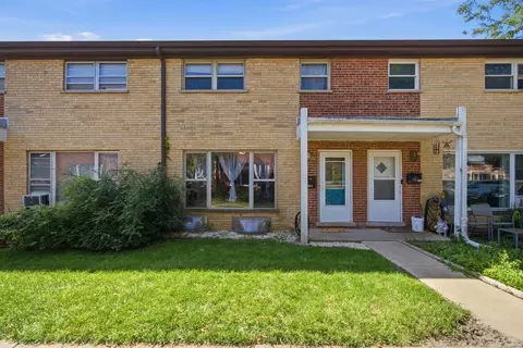 207 Linn Ct #B, North Aurora, IL 60542