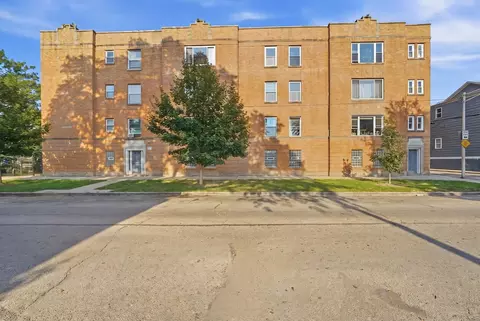 2121 N Saint Louis Ave #3S, Chicago, IL 60647