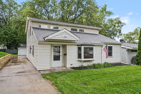 158 N Prairie Ave, Mundelein, IL 60060