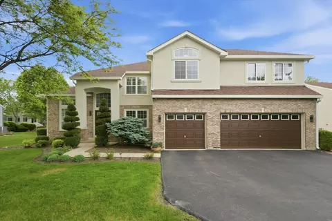 2210 Fieldcrest Dr, Mundelein, IL 60060