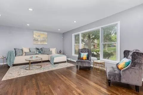Living - 1034 Pine Ave, Olympia Fields, IL 60461 photo 3 of 5