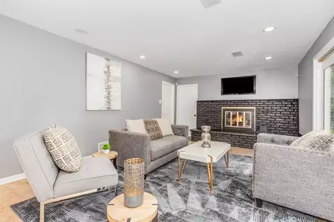 Living - 1034 Pine Ave, Olympia Fields, IL 60461 photo 5 of 5