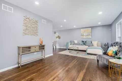 Living - 1034 Pine Ave, Olympia Fields, IL 60461 photo 4 of 5