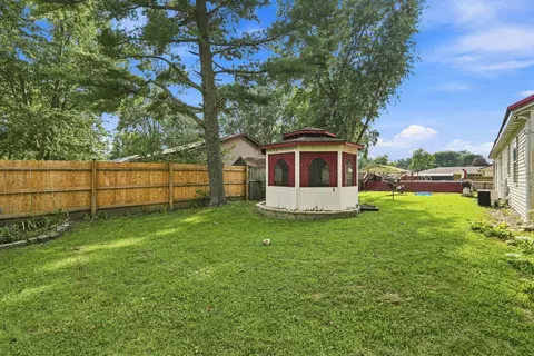 Exterior - 911 W Eureka St, Braidwood, IL 60408 photo 3 of 7