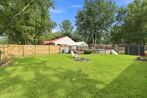 Exterior - 911 W Eureka St, Braidwood, IL 60408 photo 4 of 7