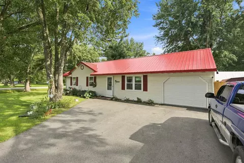 Exterior - 911 W Eureka St, Braidwood, IL 60408 photo 1 of 7