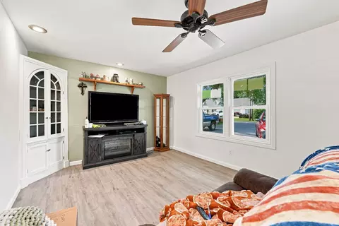 Living - 911 W Eureka St, Braidwood, IL 60408 photo 1 of 1