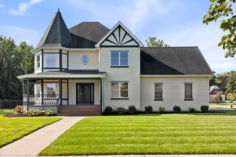 101 Nuthatch Dr, Woodstock, IL 60098
