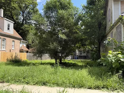 8015 S Manistee Ave, Chicago, IL 60617
