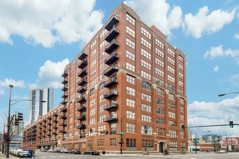360 W Illinois Ave #2F, Chicago, IL 60654