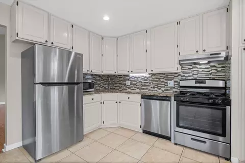 Kitchen - 416 Glendale Rd, Glenview, IL 60025 photo 3 of 3