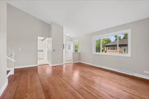 Living - 416 Glendale Rd, Glenview, IL 60025 photo 2 of 7