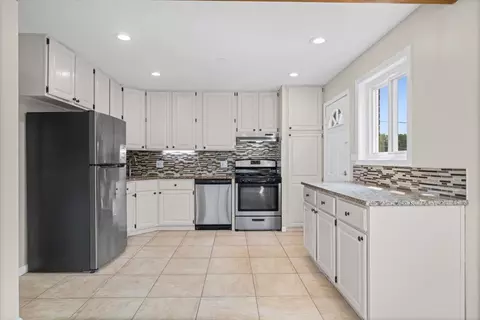 Kitchen - 416 Glendale Rd, Glenview, IL 60025 photo 2 of 3