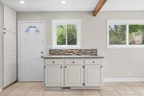 Entry Way - 416 Glendale Rd, Glenview, IL 60025 photo 2 of 2