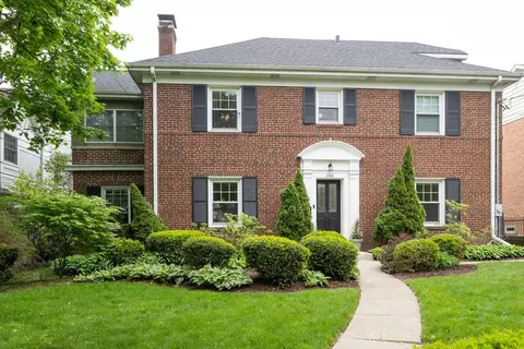 556 Winnetka Ave, Winnetka, IL 60093