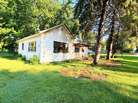 1402 N Sterling St, Streator, IL 61364