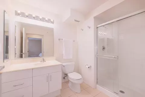 Bath - 800 Elgin Rd #1206, Evanston, IL 60201 photo 1 of 2