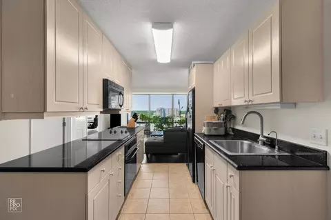 Kitchen - 800 Elgin Rd #1206, Evanston, IL 60201 photo 1 of 1