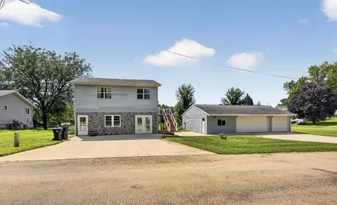 601 Sparks St, Delmar, IA 52037