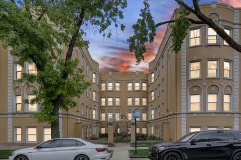7401 N Hoyne Ave #3, Chicago, IL 60645