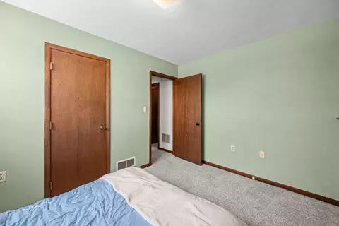 Bedroom - 3333 35th Ave, Moline, IL 61265 photo 3 of 11
