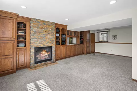 Living - 3333 35th Ave, Moline, IL 61265 photo 4 of 5