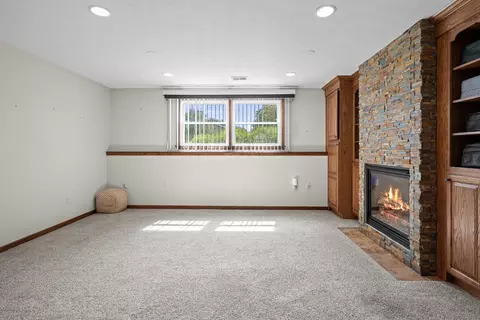 Living - 3333 35th Ave, Moline, IL 61265 photo 3 of 5