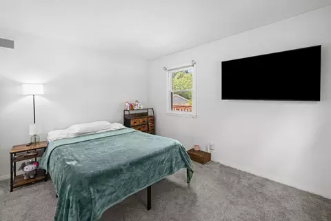 Bedroom - 3333 35th Ave, Moline, IL 61265 photo 6 of 11