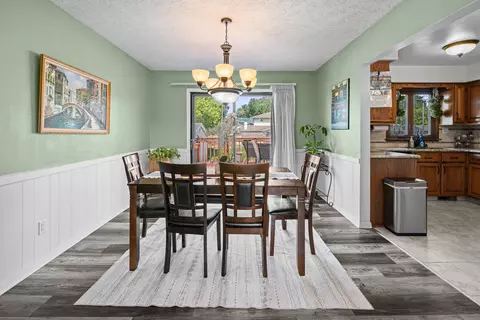 Dining - 3333 35th Ave, Moline, IL 61265 photo 2 of 3