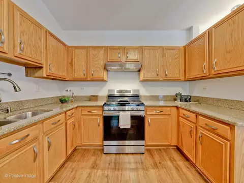 Kitchen - 121 Commons Ct, Wheeling, IL 60090 photo 3 of 3