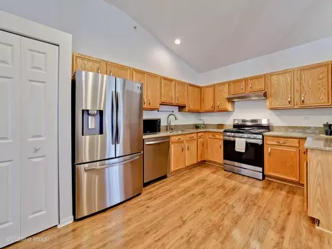 Kitchen - 121 Commons Ct, Wheeling, IL 60090 photo 1 of 3