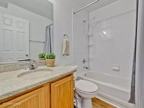 Bath - 121 Commons Ct, Wheeling, IL 60090 photo 1 of 4