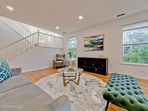 Living - 121 Commons Ct, Wheeling, IL 60090 photo 9 of 15
