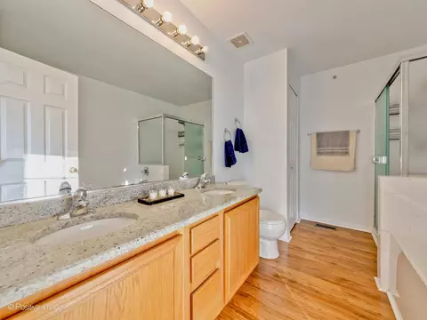 Bath - 121 Commons Ct, Wheeling, IL 60090 photo 2 of 4