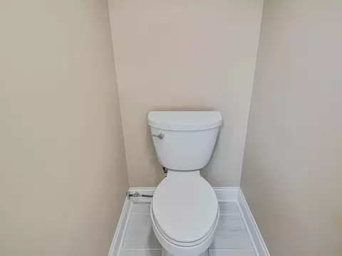 Bath - 640 Downey St, Hoffman Estates, IL 60169 photo 7 of 7