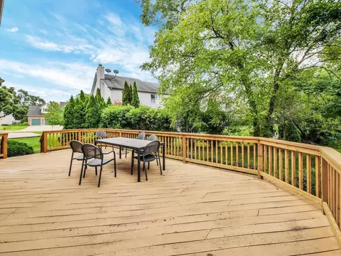 Exterior - 640 Downey St, Hoffman Estates, IL 60169 photo 7 of 11