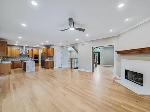 Living - 640 Downey St, Hoffman Estates, IL 60169 photo 5 of 9