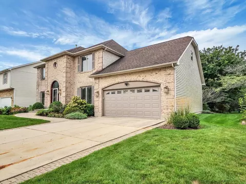 Exterior - 640 Downey St, Hoffman Estates, IL 60169 photo 3 of 11
