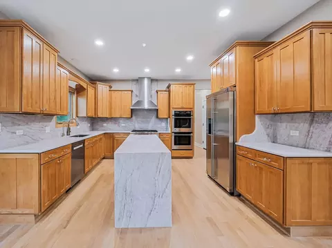 Kitchen - 640 Downey St, Hoffman Estates, IL 60169 photo 1 of 4