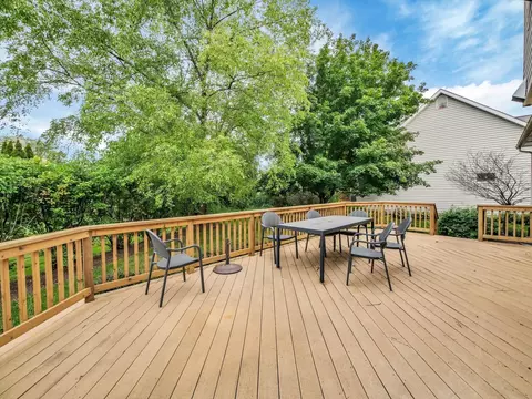 Exterior - 640 Downey St, Hoffman Estates, IL 60169 photo 8 of 11