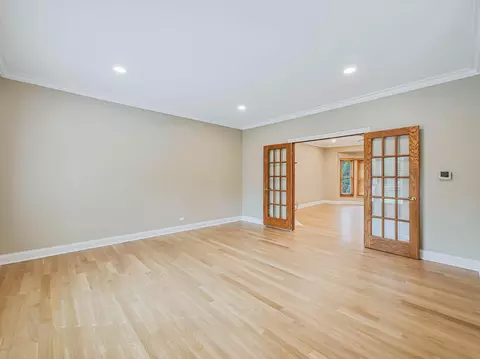 Living - 640 Downey St, Hoffman Estates, IL 60169 photo 1 of 9