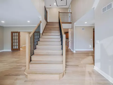 Entry Way - 640 Downey St, Hoffman Estates, IL 60169 photo 2 of 11