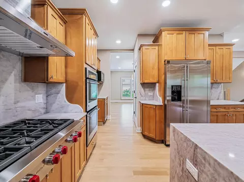 Kitchen - 640 Downey St, Hoffman Estates, IL 60169 photo 4 of 4