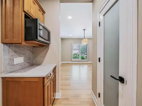 Entry Way - 640 Downey St, Hoffman Estates, IL 60169 photo 3 of 11