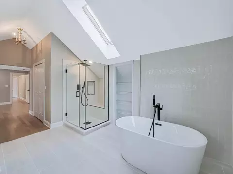 Bath - 640 Downey St, Hoffman Estates, IL 60169 photo 6 of 7