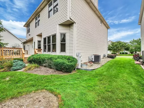 Exterior - 640 Downey St, Hoffman Estates, IL 60169 photo 4 of 11