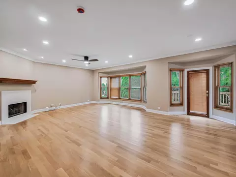 Living - 640 Downey St, Hoffman Estates, IL 60169 photo 7 of 9